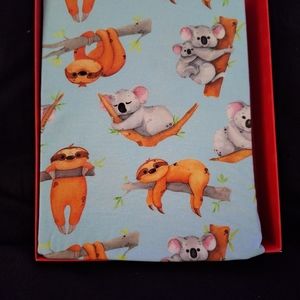 Bums and Roses Serial Chiller Crib Sheet